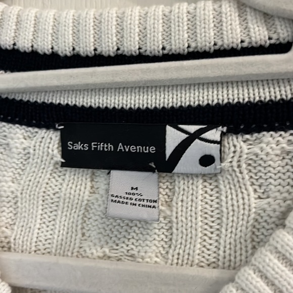 Saks Avenue Men’s V-Neck Sweater - Picture 2 of 4